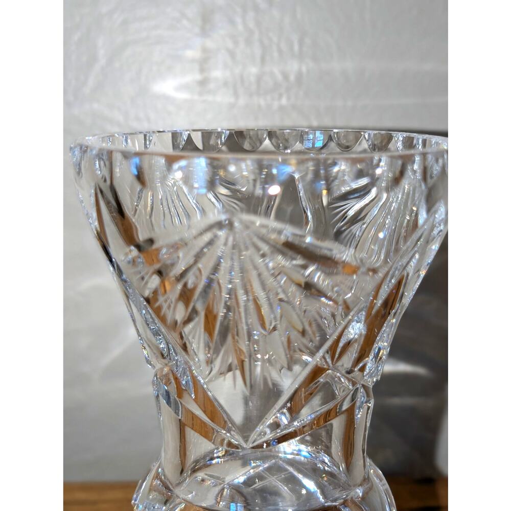Gorgeous Vintage Cut Crystal Tripod Footed Scalloped Mouth Flower Vase - Picture 7 of 11